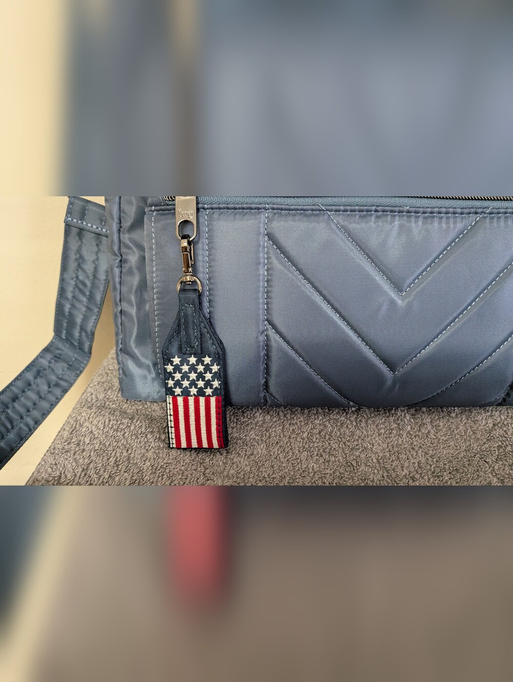Lug Stretch LE Patriotic Print NWOT - Metallic Blue - Picture 2 of 9